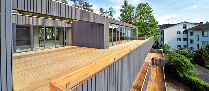 Das sanierte Mehrfamilienhaus kombiniert heutige Wohnbedürfnisse mit höchsten Ansprüchen an Nachhaltigkeit und Architektur. (Foto: lunos)