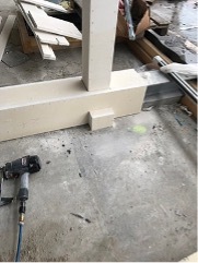Um die Decke über dem zweiten Obergeschoss statisch nicht zu belasten, wurden im Hohlraumboden Überzüge aus Stahlträgern eingebaut.