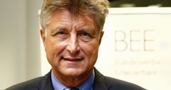 Merkel würdigt Leistungen der Erneuerbare-Energien-Branche