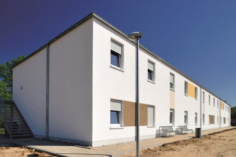 Hilfe für Flüchtlinge bleibt Bürgerpflicht Der Bau oder die Einrichtung neuer Unterkünfte für Flüchtlinge und Asylbewerber stellt die Kommunen meist vor größere Probleme. Eine Lösung könnte sein, auf Modulbauten zurückzugreifen.