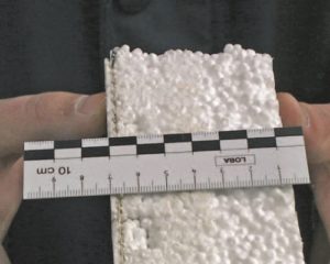 Unterschrittene Schichtdicke sowie fehlende Einbettung des Gewebes. - © Dr. Heribert Oberhaus