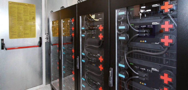 Neuer Solarstromspeicher: Netzverträglichkeit für erneuerbare Energien