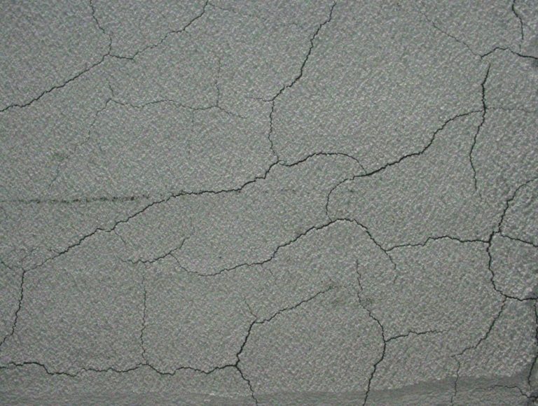 Putzbedingte Risse - © FF