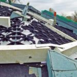 Bei bis zu 43 Grad Dachneigung sorgen Schubschwellen und Georaster für die sichere Fixierung des Substrats. - © Garten-Moser