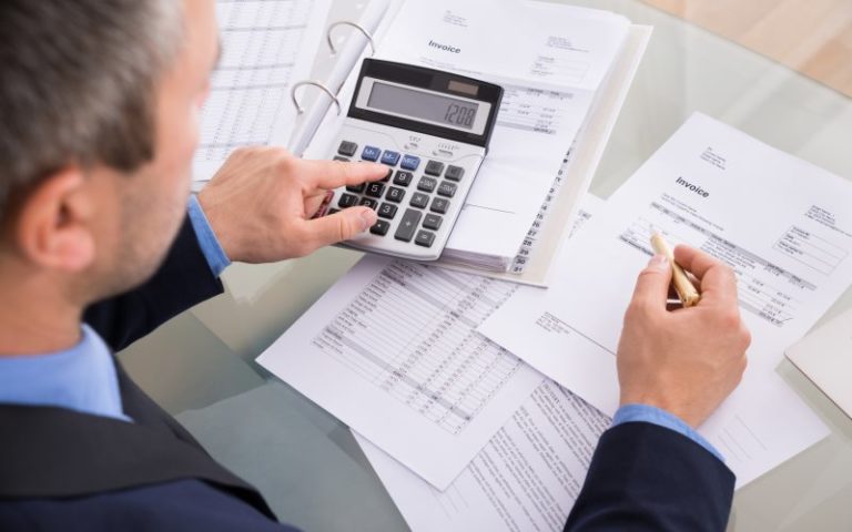 Dienstleistungen müssen angemessen bezahlt werden. - © Andrey Popov, Fotolia.de