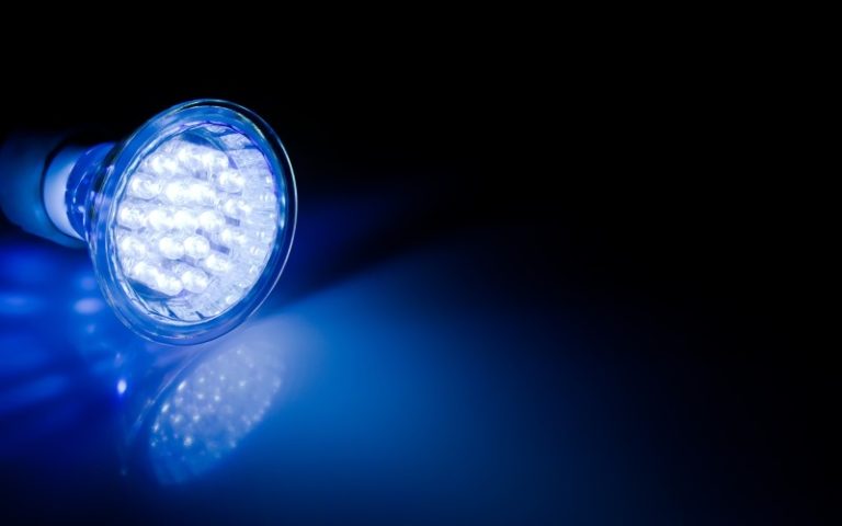 Steht eine großflächige Umrüstung an, empfiehlt es sich, gleich auf die modernste und energieeffizienteste LED-Lichttechnologie umzustellen. - © Pupkis, Fotolia.de
