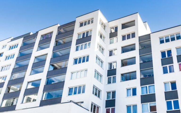 Lärm im Treppenhaus sorgt für größten Unmut zwischen Bewohnern Viele Mieter fühlen sich von lauten Gesprächen im Treppenhaus gestört. - Foto © Tiberius Gracchus, Fotolia.de