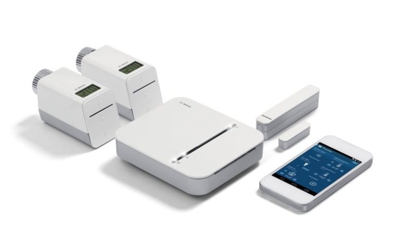 Das Bosch-Smart-Home-System ist einfach zu installieren und zu bedienen: ein System, eine App, eine User Experience. Bosch-Smart- Home-Lösungen entlasten den Nutzer von lästigen Routineaufgaben und bieten ihm mehr Komfort und Sicherheit. - Bild: © Bosch