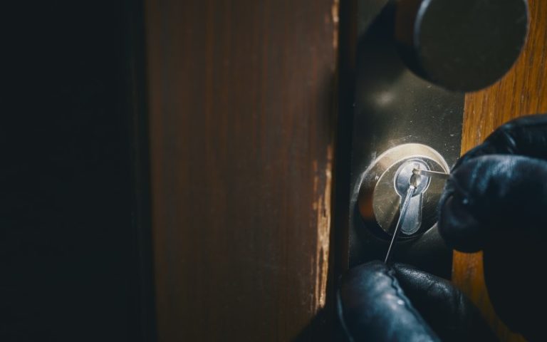 Zuschüsse für Maßnahmen zum Einbruchschutz Bundesregierung gibt Zuschüsse für Maßnahmen zum Einbruchschutz. - Symbolbild: © Daniel Schweinert, Fotolia.de