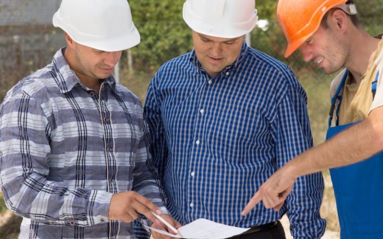 Der richtige Umgang mit den Rathäusern ist oftmals eine Herausforderung. - Bild: © kolotype, Fotolia.de