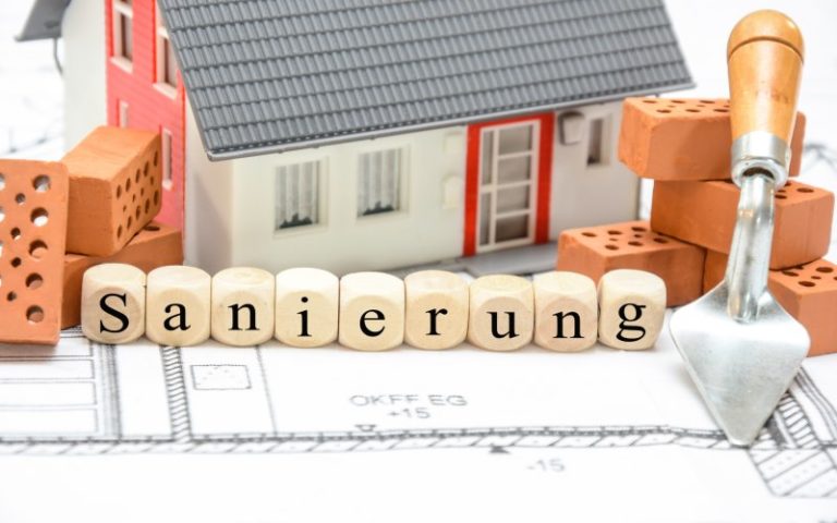 Bautätigkeit: Großteil der Investitionen fließt in den Gebäudebestand BBSR veröffentlicht Bericht zur Lage und Perspektive der Bauwirtschaft. - Bild: © Marco2811, Fotolia.de