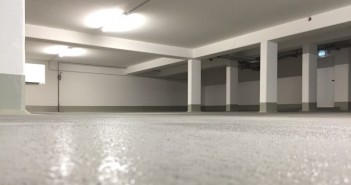 Eigenschaften moderner Bodenbeschichtungssysteme – Ein Einblick in die Praxis Parkhäuser: Mechanisch belastbare Parkhausbeschichtungen schützen den Beton und stellen unter anderem auch die Dichtigkeit gegenüber Tausalzen sicher. - Bilder: © MC-Bauchemie