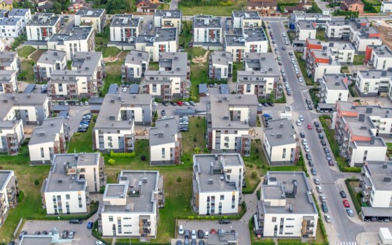 Veröffentlichung des Immobilienmarktberichtes Deutschland 2015 Investitionsvolumen auf dem Höchststand, Wohnungspreise in den Städten steigen stark. - Bild: © nuwanda, Fotolia.de