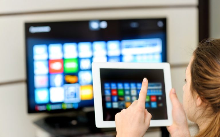 Mit der wachsenden technischen Leistungsfähigkeit verschwimmen die Nutzungsgrenzen zwischen Rundfunk und Internet sowie zwischen linearem und zeitversetztem Fernsehen und Abrufdiensten. - Symbolbild: © Rasulov, Fotolia.de