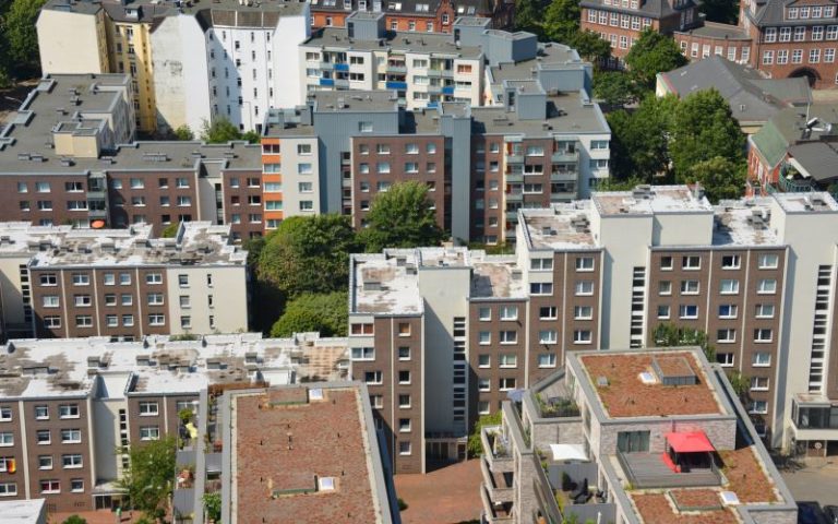 Maßnahmenkatalog zur Förderung von bezahlbarem Wohnraum findet rege Zustimmung Maßnahmenkatalog des Bundesbauministeriums zur Förderung von bezahlbarem Wohnraum. - Bild: © nmann77, Fotolia.de
