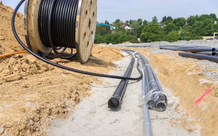 8 Milliarden Euro für den Netzausbau Auch 2016 setzen die Telekommunikationsunternehmen ihre Milliarden-Investitionen fort. - © ThomBal, Fotolia.de