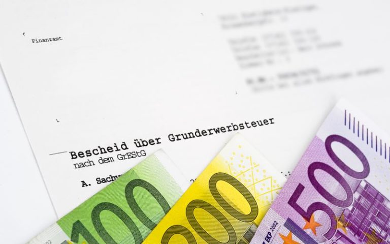 Hohe finanzielle Belastung: Grunderwerbssteuer hemmt Neubau Mehr als die Hälfte der reinen Ländersteuern entfiel 2014 auf die Grunderwerbssteuer – die Steuer führt dabei zu hohen finanziellen Belastungen. - Bild: © Bernd Leitner, Fotolia.de