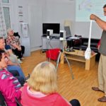 Gut besucht: eine Veranstaltung der Polizei zum Thema Taschendiebstahl in der Musterwohnung. - Bild: © Dogewo 21