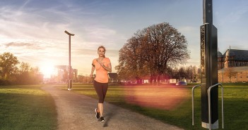 Multifunktionale Straßenlaterne für die Smart City von morgen: Notruf, Umweltdaten und Ladestation Bild: © Microsoft Deutschland