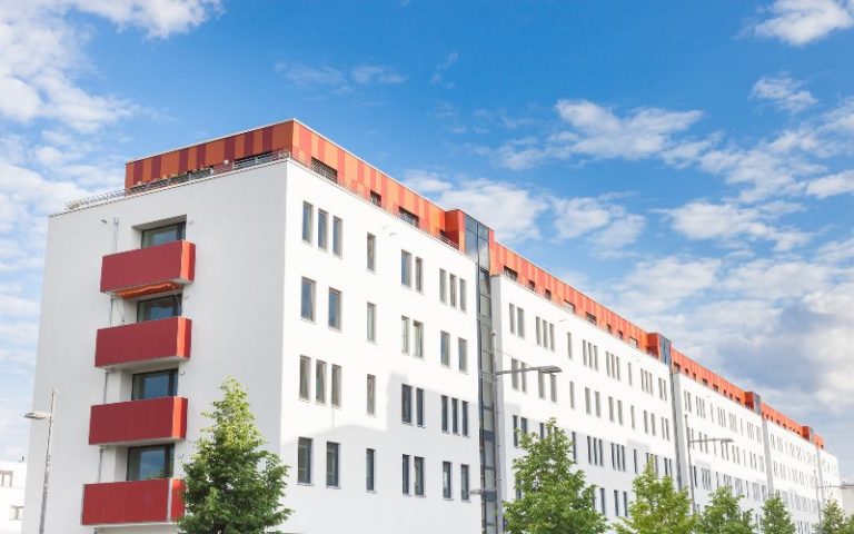 2015 wechselten in acht großen Transaktionen 248.000 Wohnungen den Eigentümer. - Bild: © Tiberius Gracchus, Fotolia.de