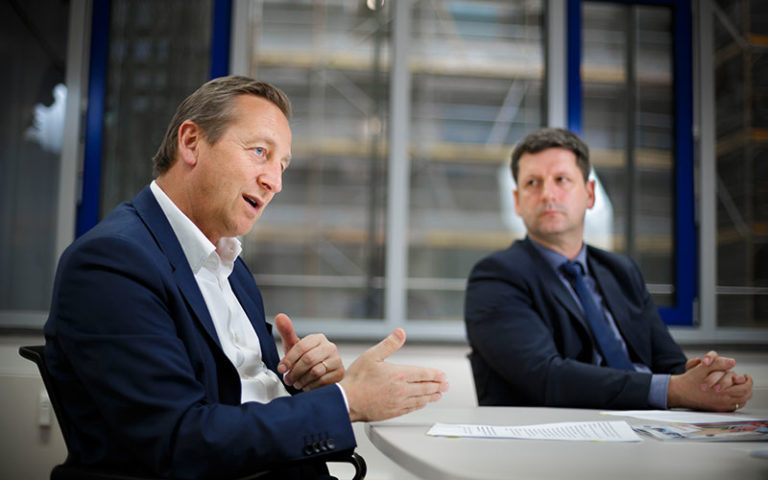 Hoffnungsfroh: BFW-Präsident Andreas Ibel (links), Geschäftsführer Christian Bruch. - Bilder: © Thomas Trutschel/Photothek