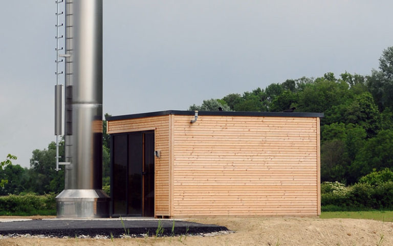 Viele Kommunen in Deutschland setzen mittlerweile auf Holzhackschnitzelanlage in Neubaugebieten.