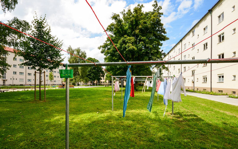 Bilanz nach einem Jahr Bestellerprinzip Die befragten Immobilienmakler, Verwalter und Sachverständige schätzen, dass infolge des sogenannten Bestellerprinzips das Wohnungsangebot in den Immobilienportalen um 40 Prozent zurückgegangen ist.