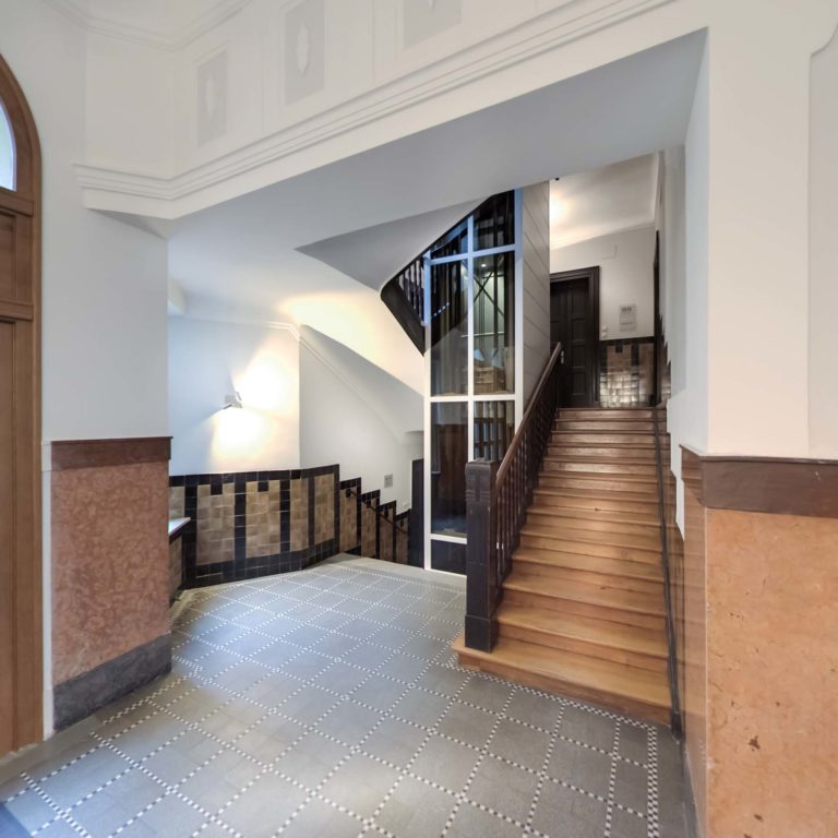 Rechtzeitige Modernisierung alter Aufzüge rechnet sich