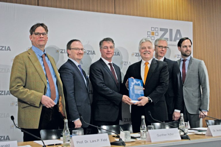 Immobilienwirtschaft steht stabil und kritisiert kräftig