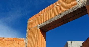 Baujahr 2018: Wohnungspolitisches Ziel um Längen verfehlt