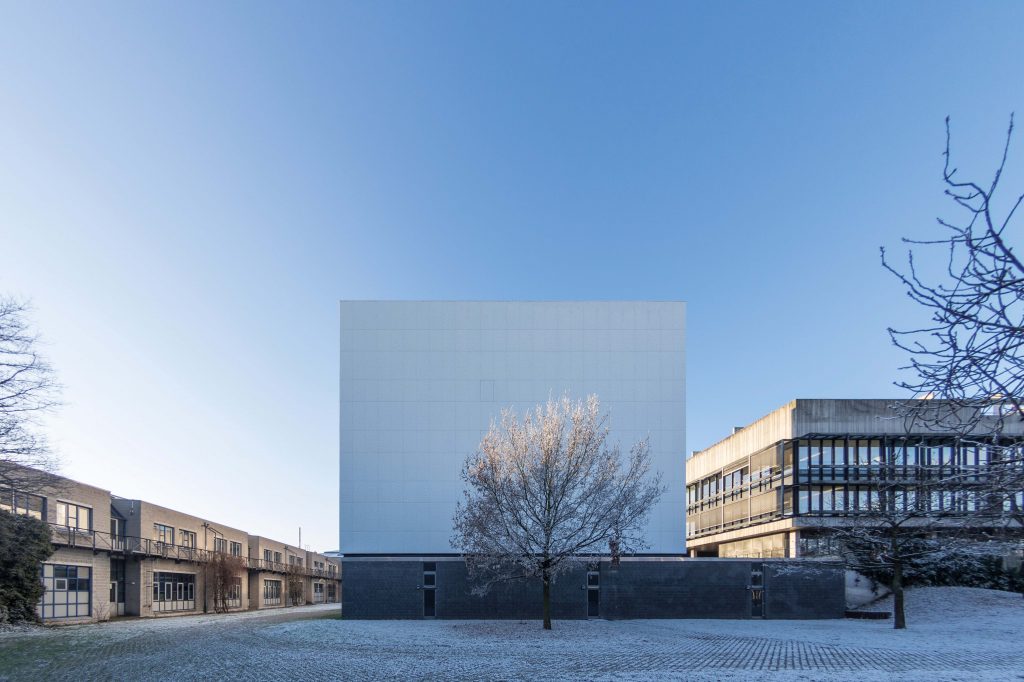 Strahlend weiß umhüllt