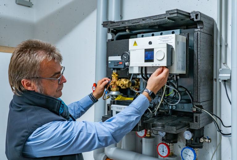 Software und Übergabestationen steuern Nahwärmenetz