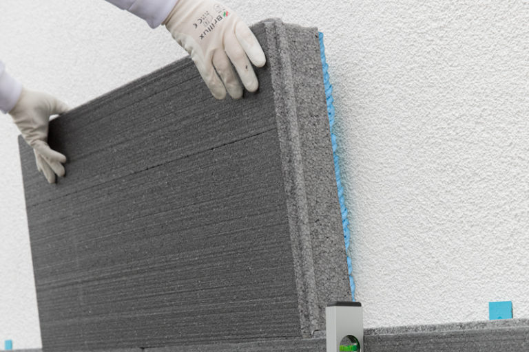 Dispersionen, Holzschutz und WDVS aus einer Hand