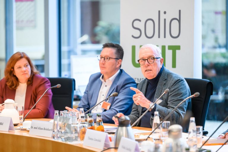 Klimabeirat der Bauwirtschaft entwickelt Handlungsempfehlung für mehr Klimaresilienz: Präsident der Bundesärztekammer unterstreicht Handlungsbedarf