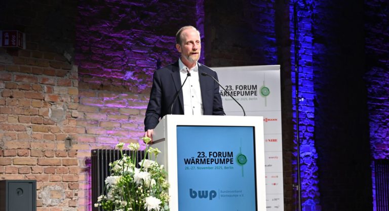 Wärmepumpenmarkt wächst: BWP hebt Branchenprognose beim FORUM Wärmepumpe an – unter einer Bedingung