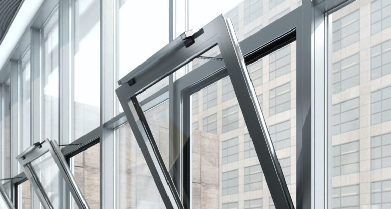 Neue Maschinenverordnung bringt verschärfte Anforderungen für kraftbetätigte Fenster ab 2027