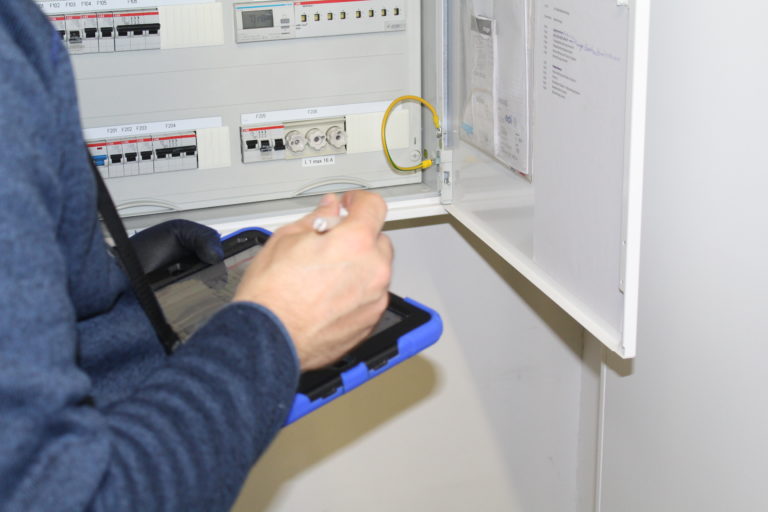 Norm trifft Baustelle: Elektroplanung braucht Augenmaß
